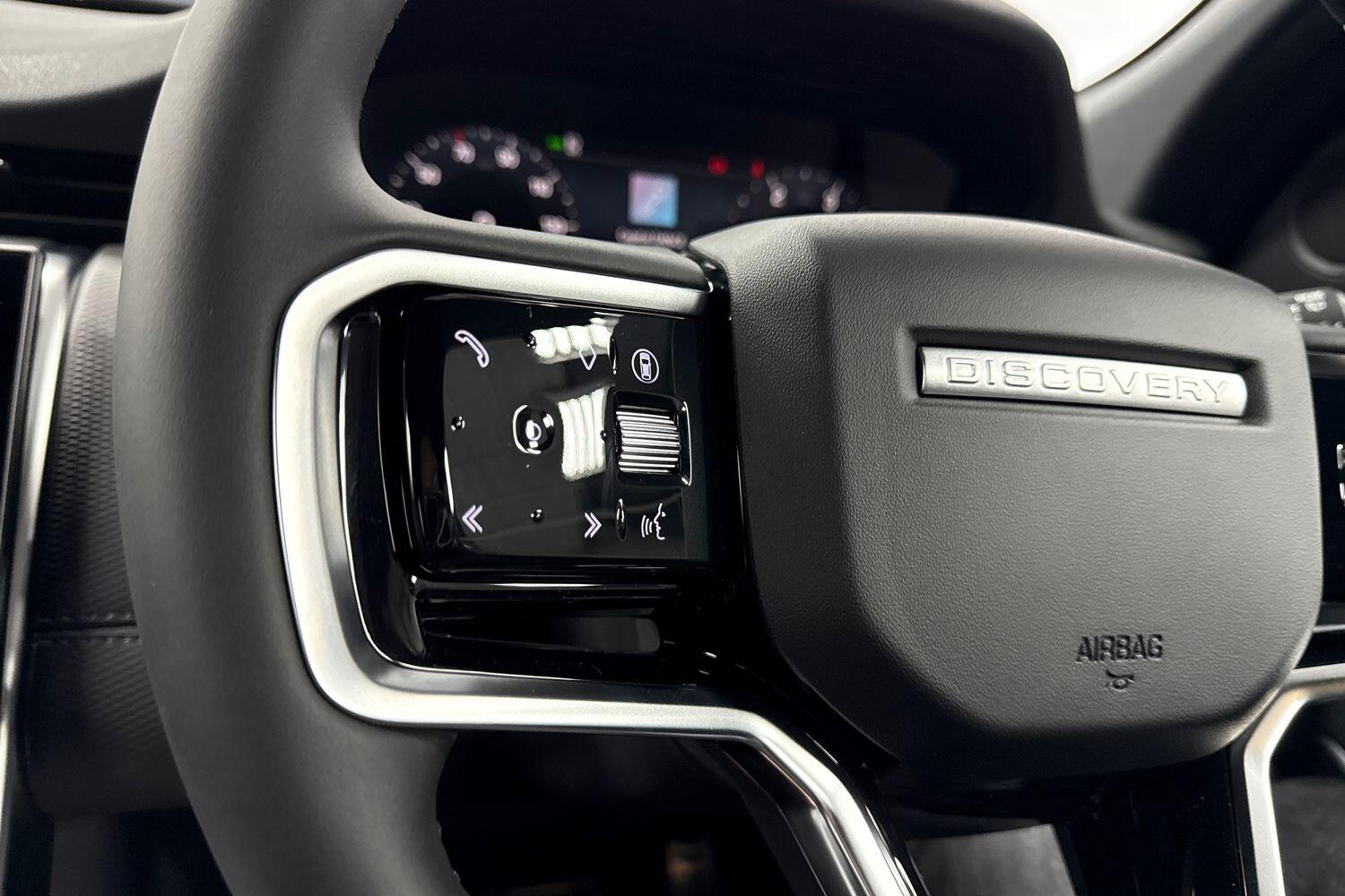 Land Rover Discovery Sport view 24