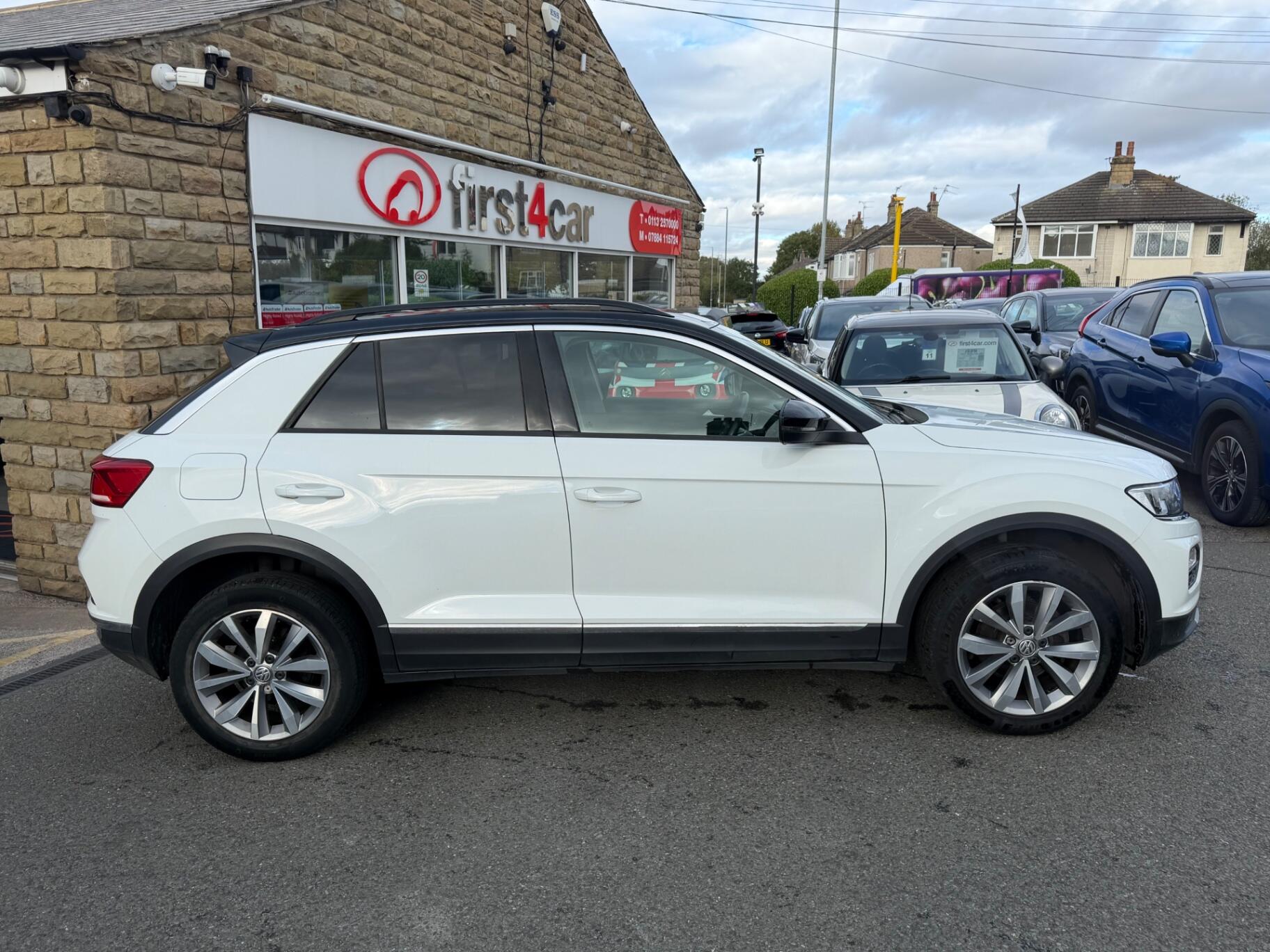 Volkswagen T-Roc view 8