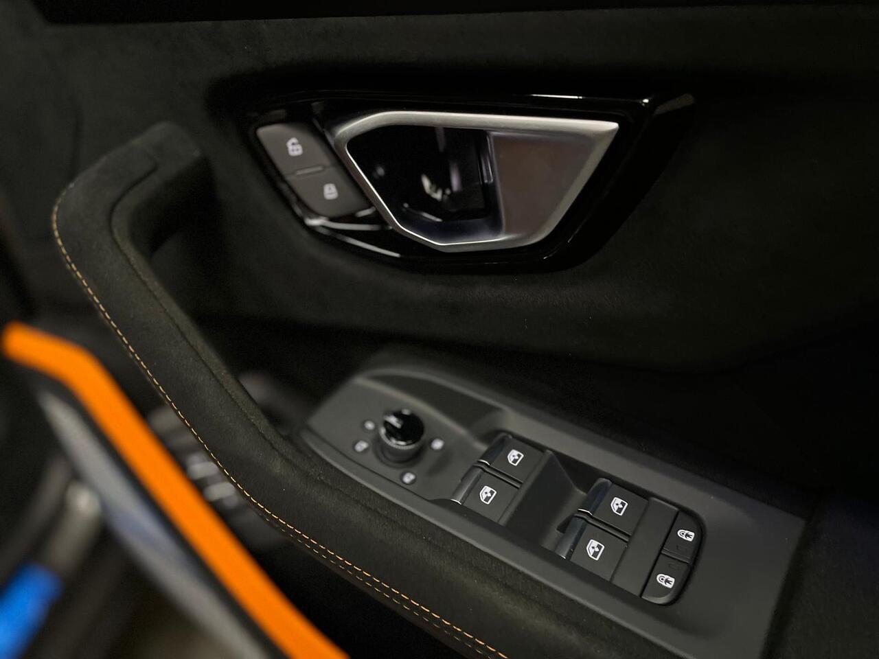 Lamborghini Urus view 26