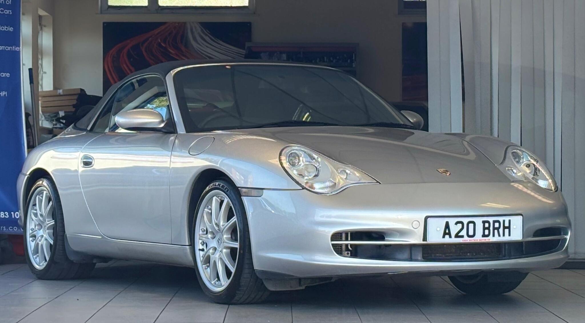 Porsche 911 view 7