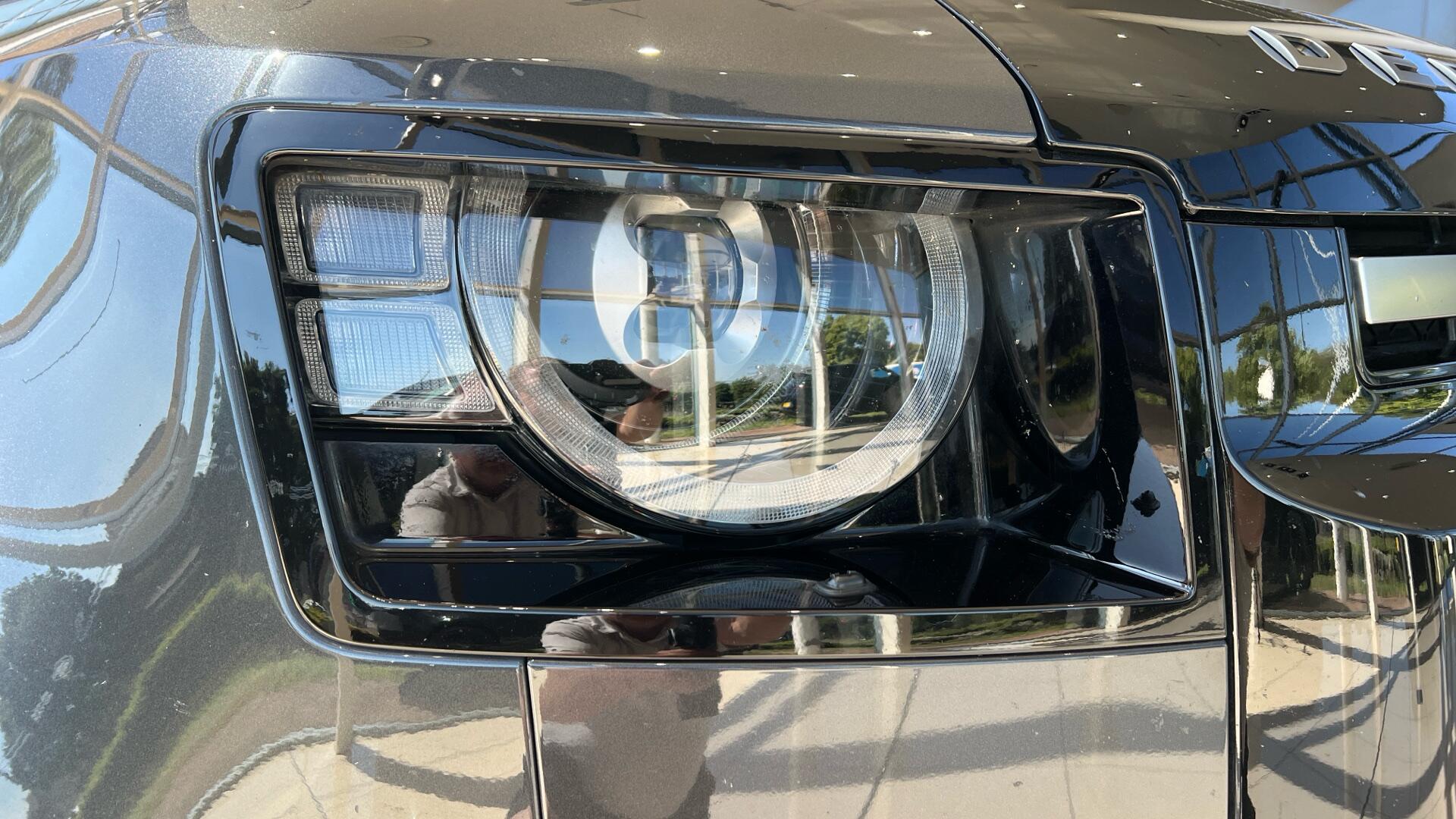 Land Rover Defender view 17