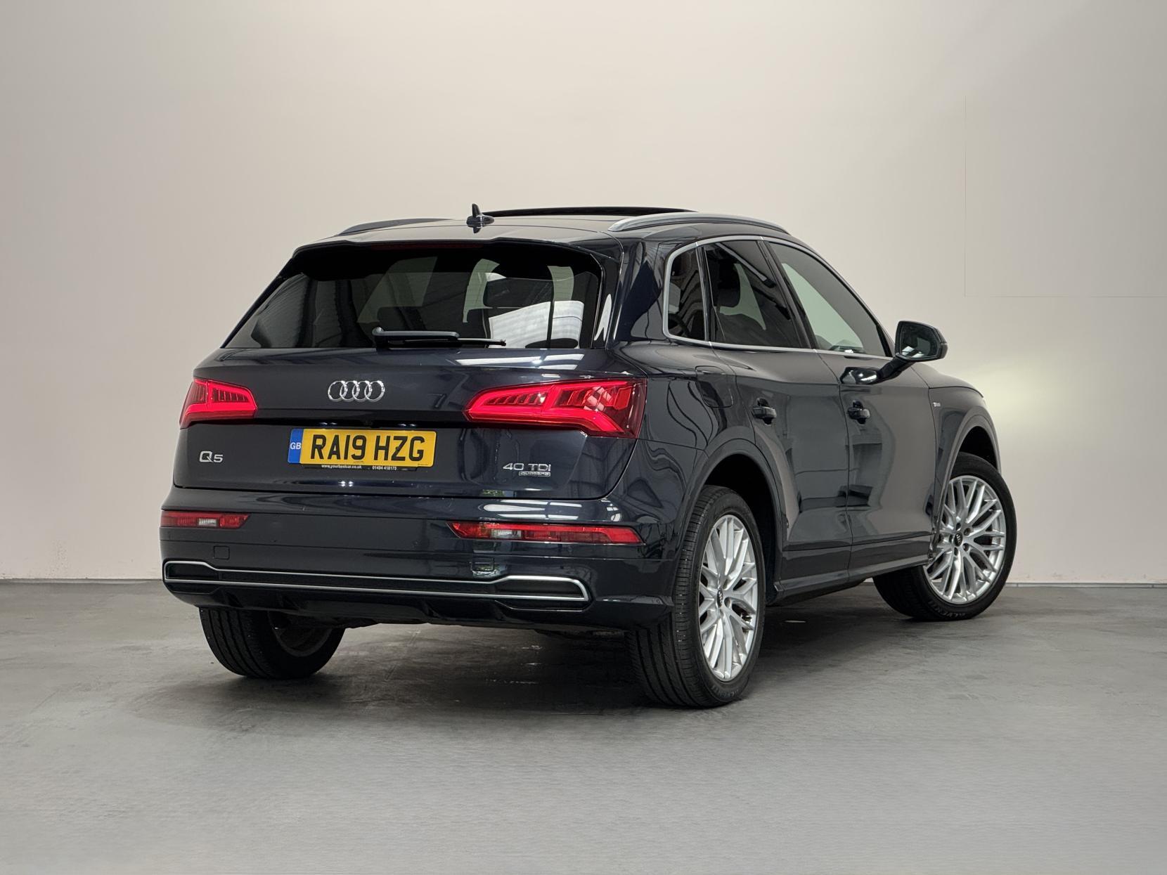 Audi Q5 view 17