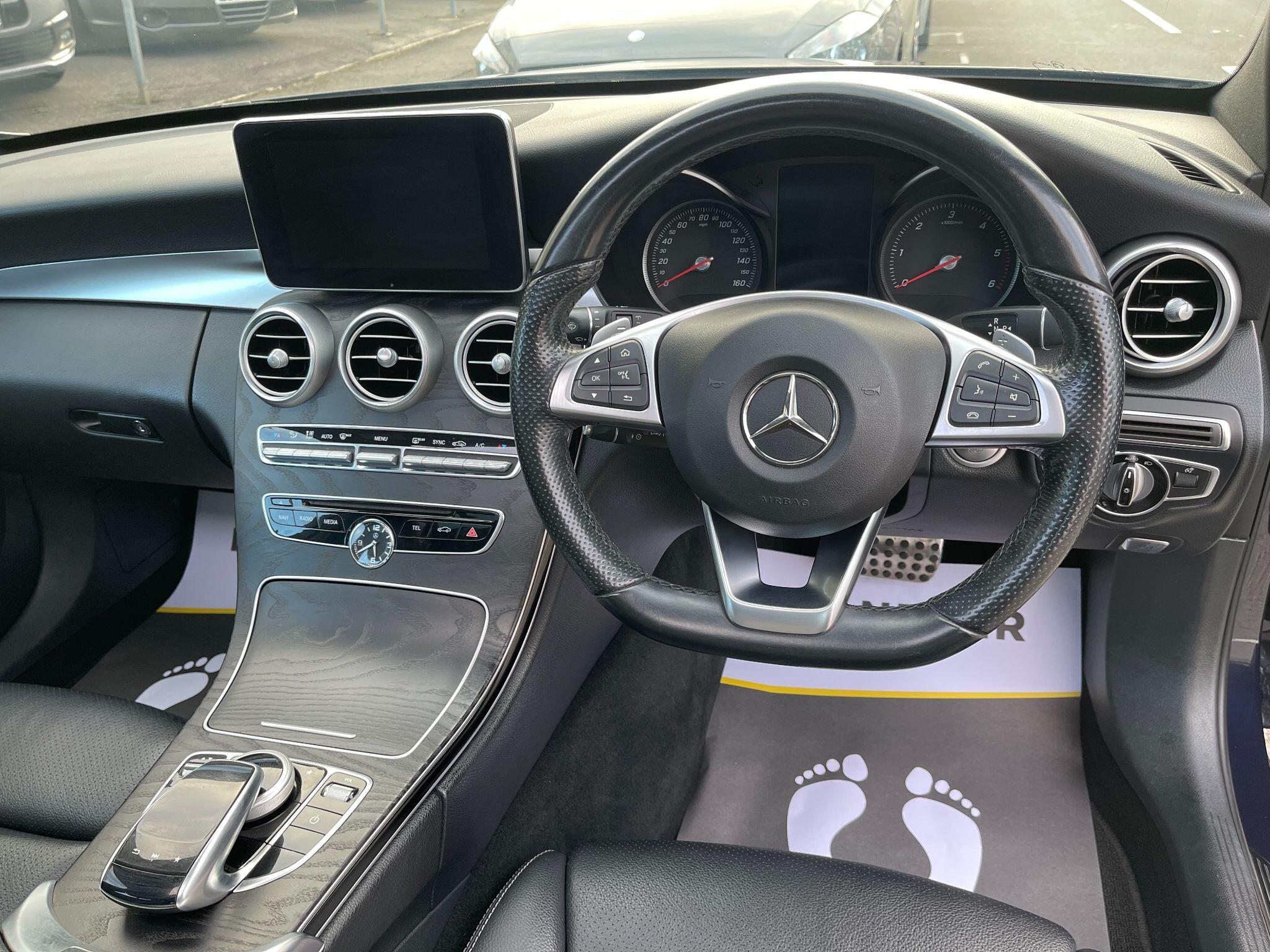 Mercedes-Benz C-Class view 32