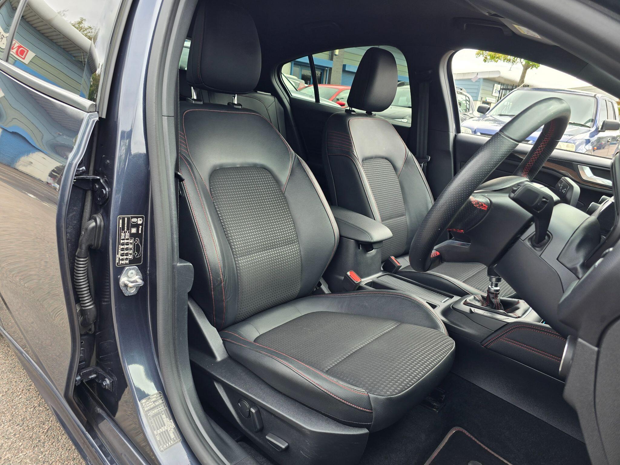 Ford Focus view 36
