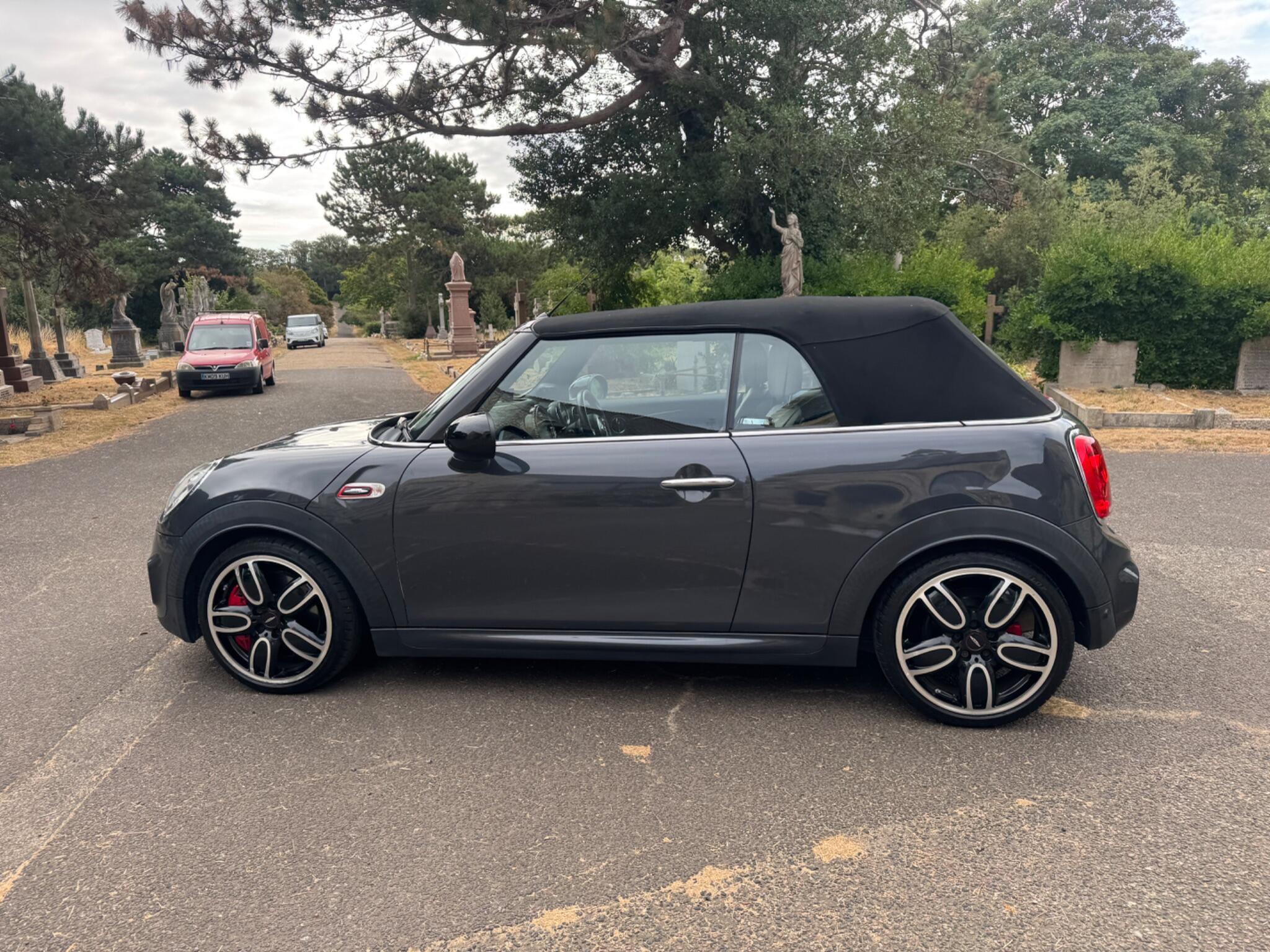 Mini Convertible view 15