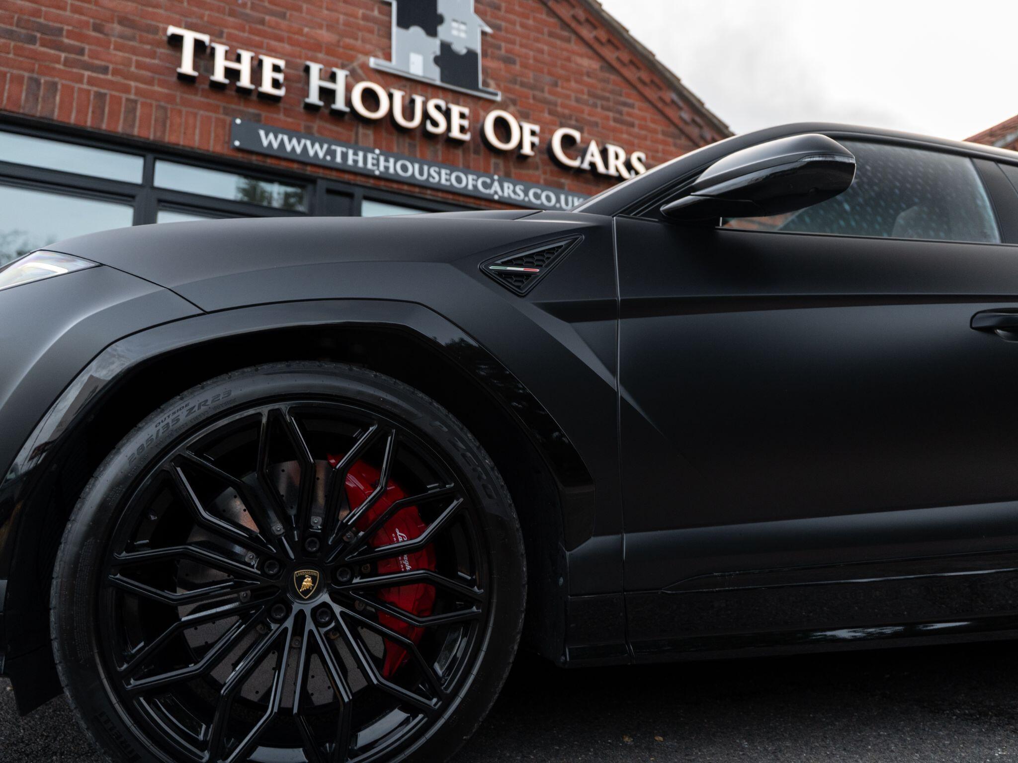 Lamborghini Urus view 29