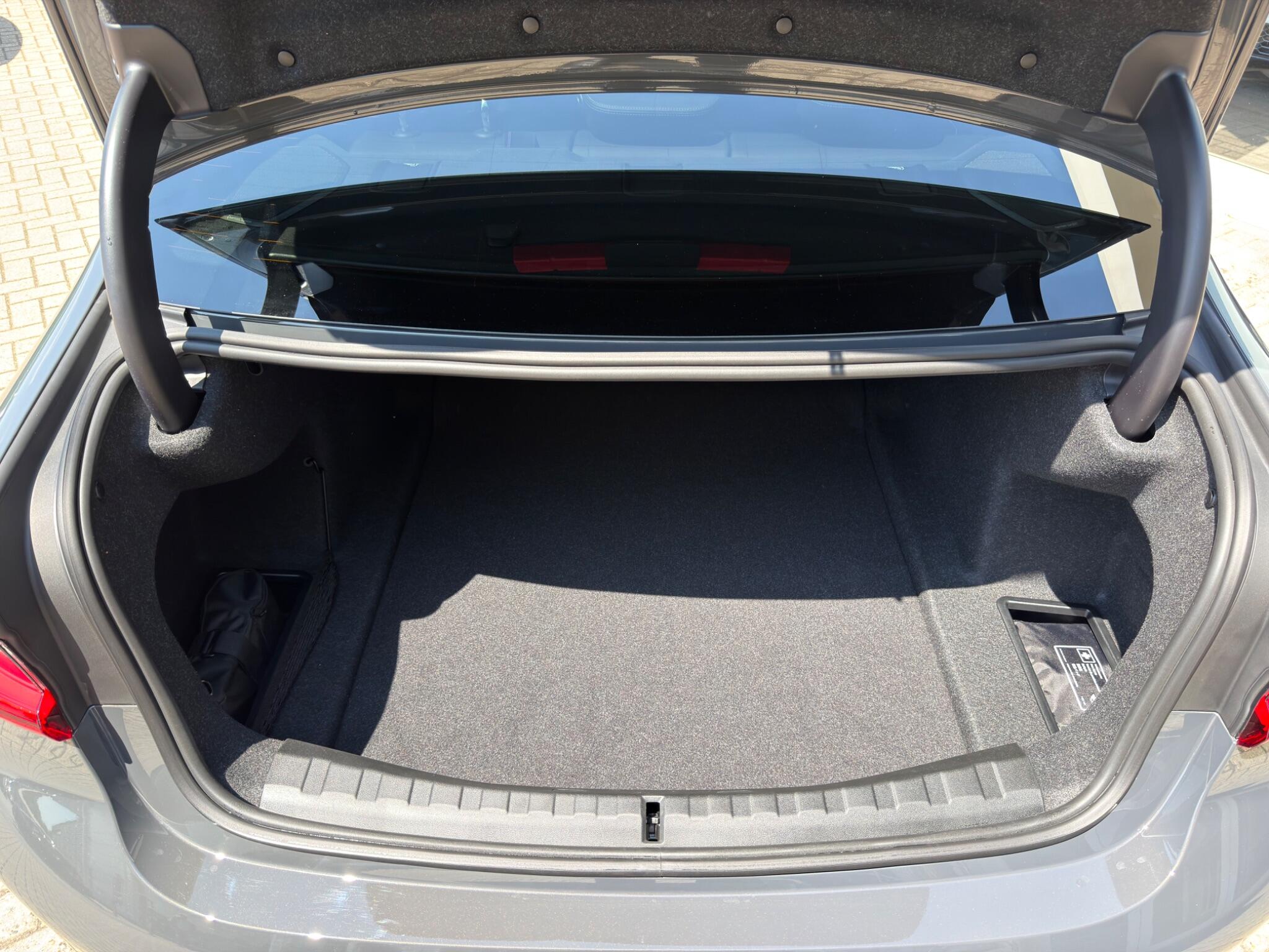 BMW 3 Series view 36