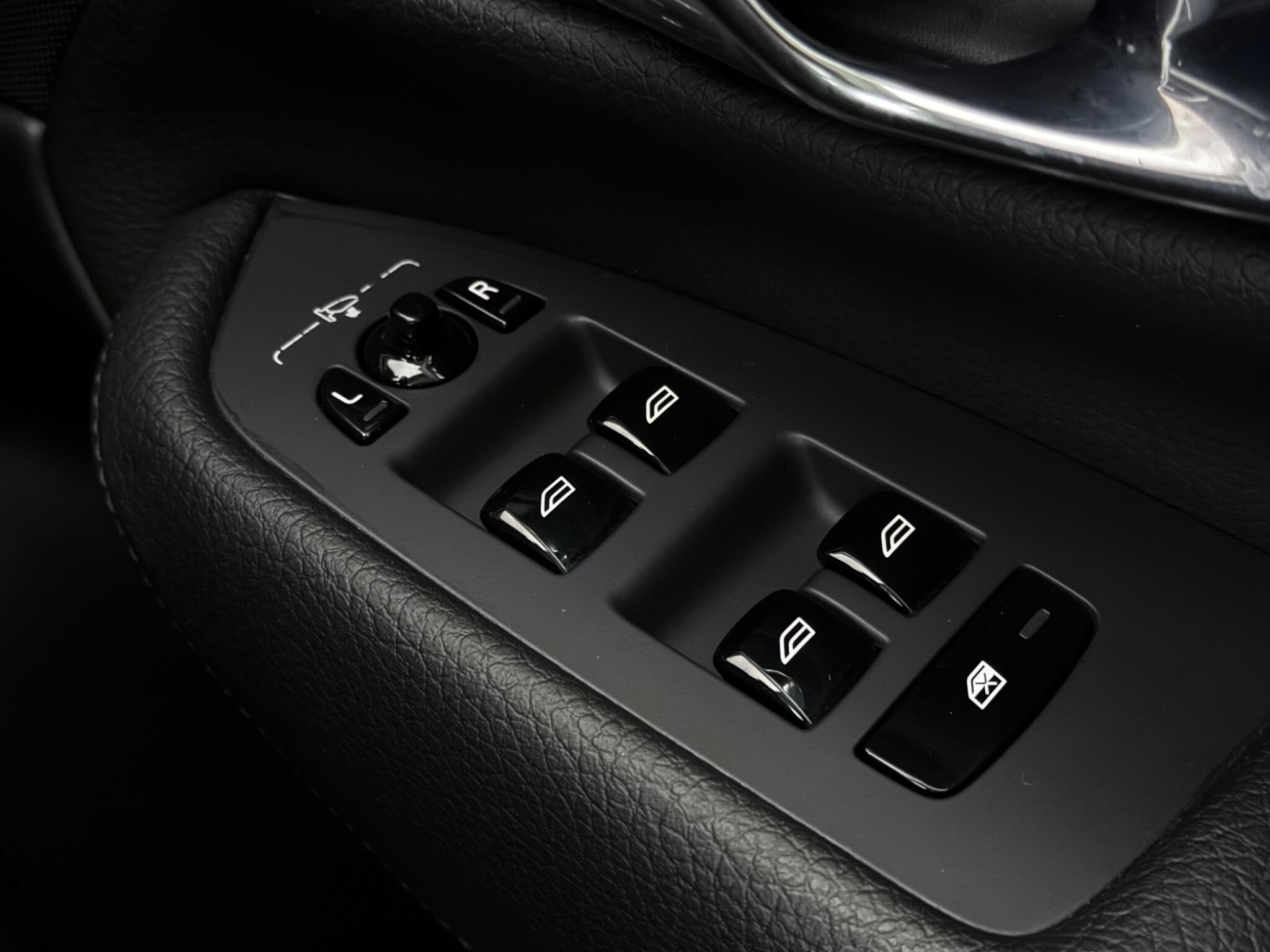 Volvo XC90 view 21