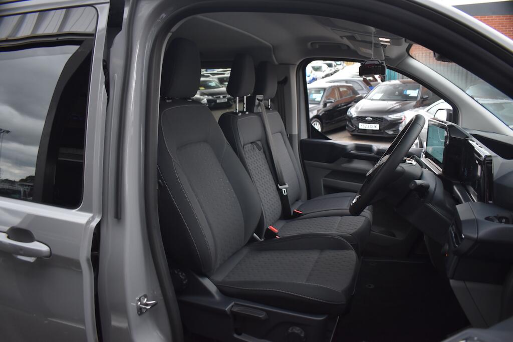 Ford Transit Custom view 32
