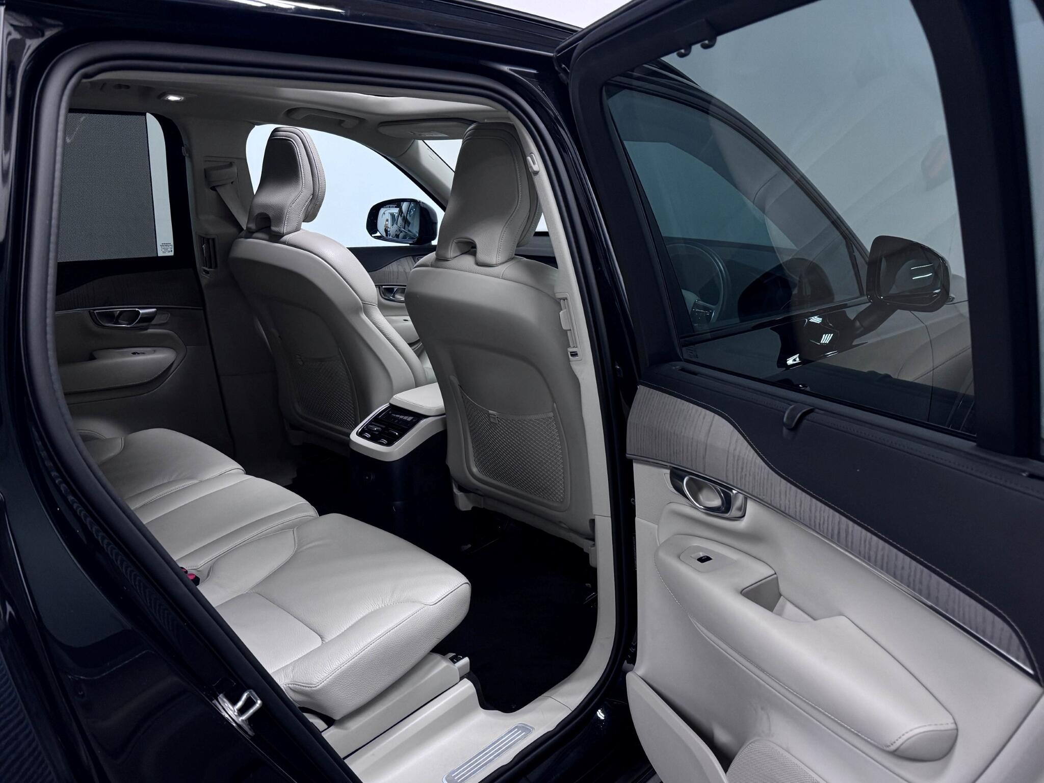 Volvo XC90 view 33