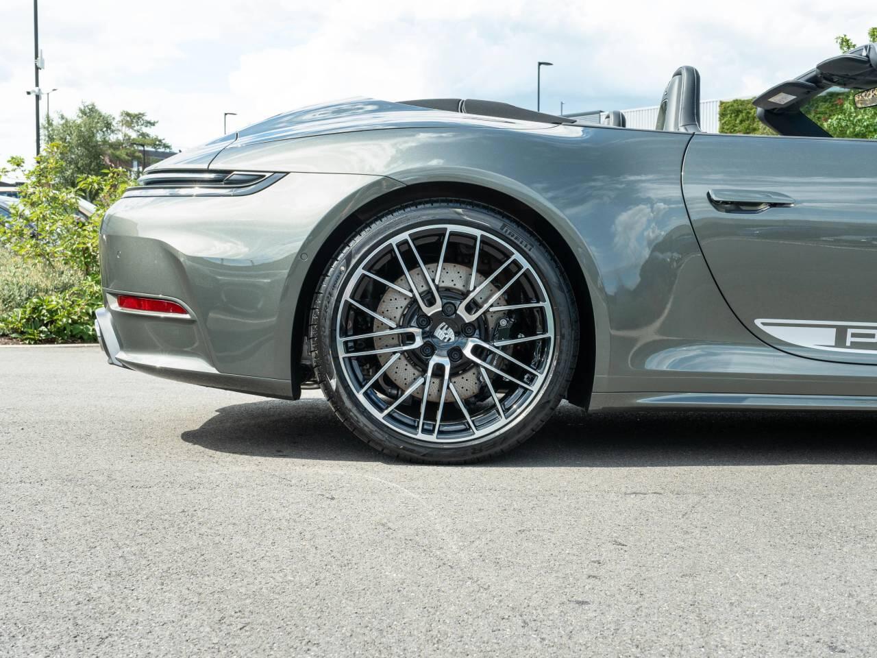 Porsche 911 view 18