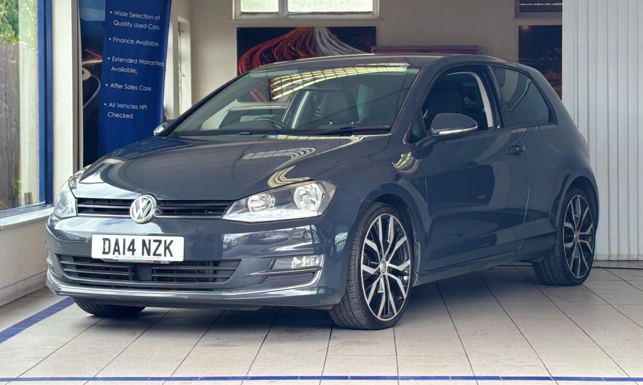 Volkswagen Golf view 3