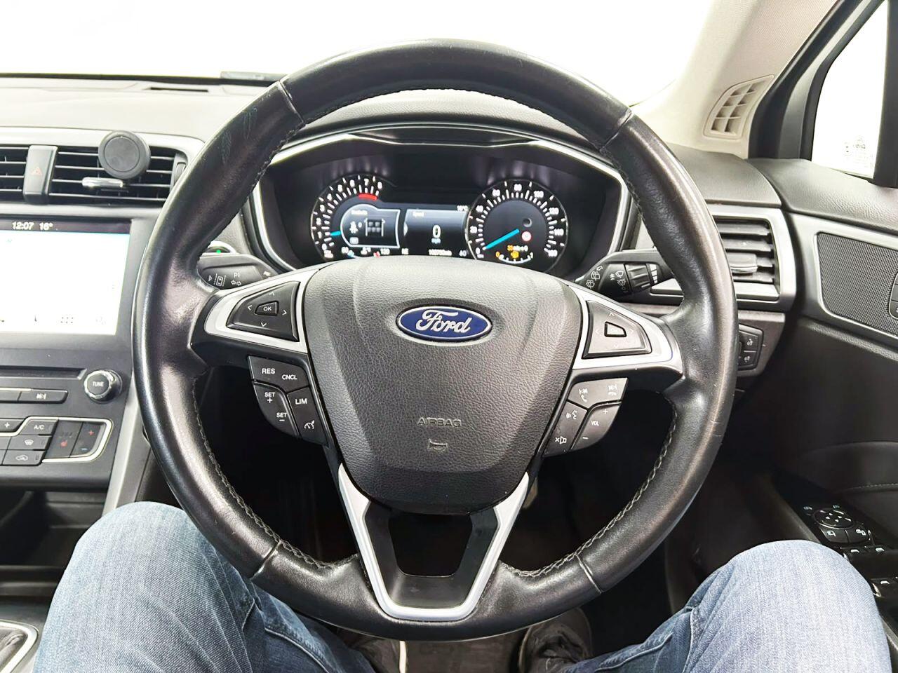 Ford Mondeo view 15