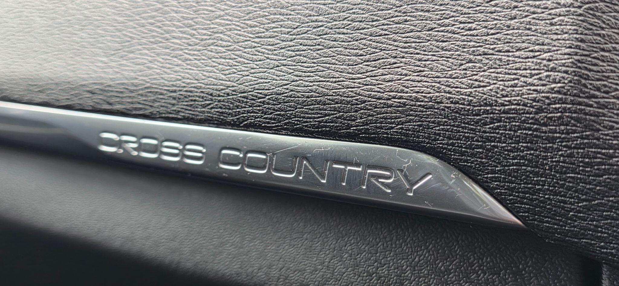 Volvo V40 Cross Country view 33