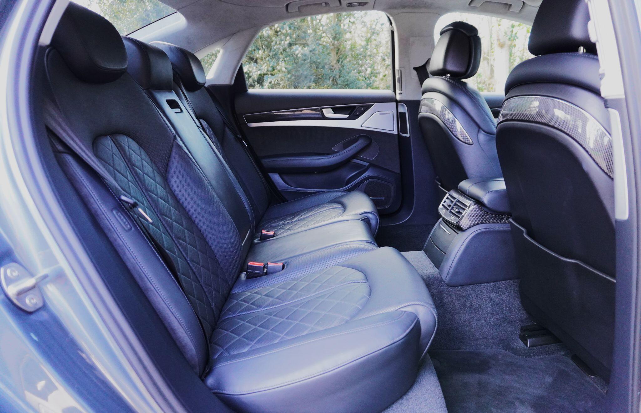 Audi S8 view 43