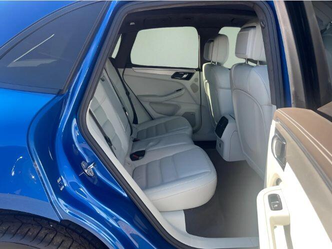 Porsche Macan view 12