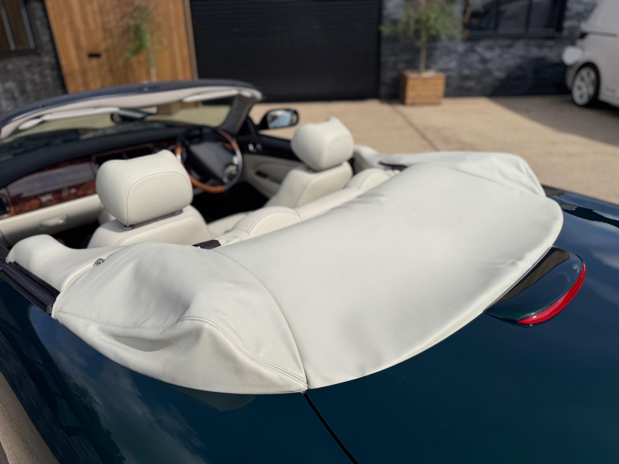 Jaguar XK8 view 54