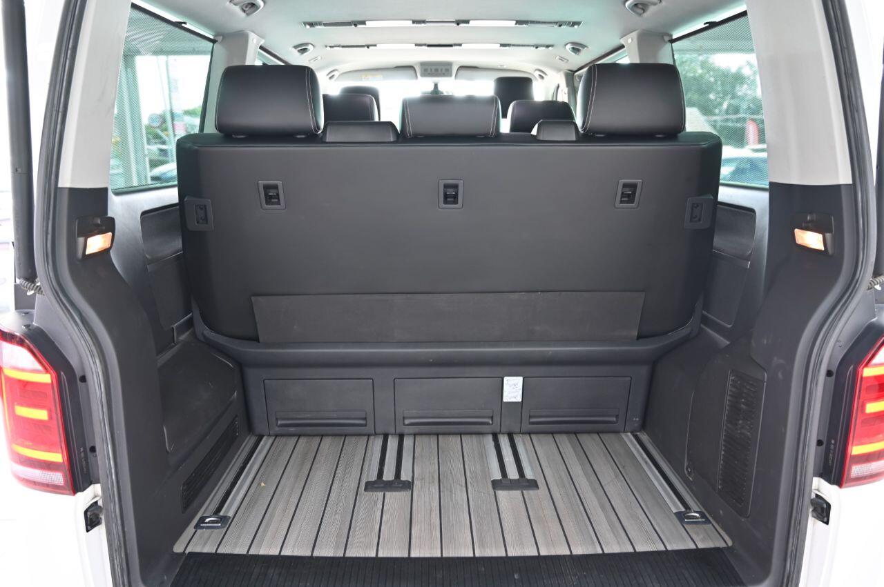Volkswagen Caravelle view 8