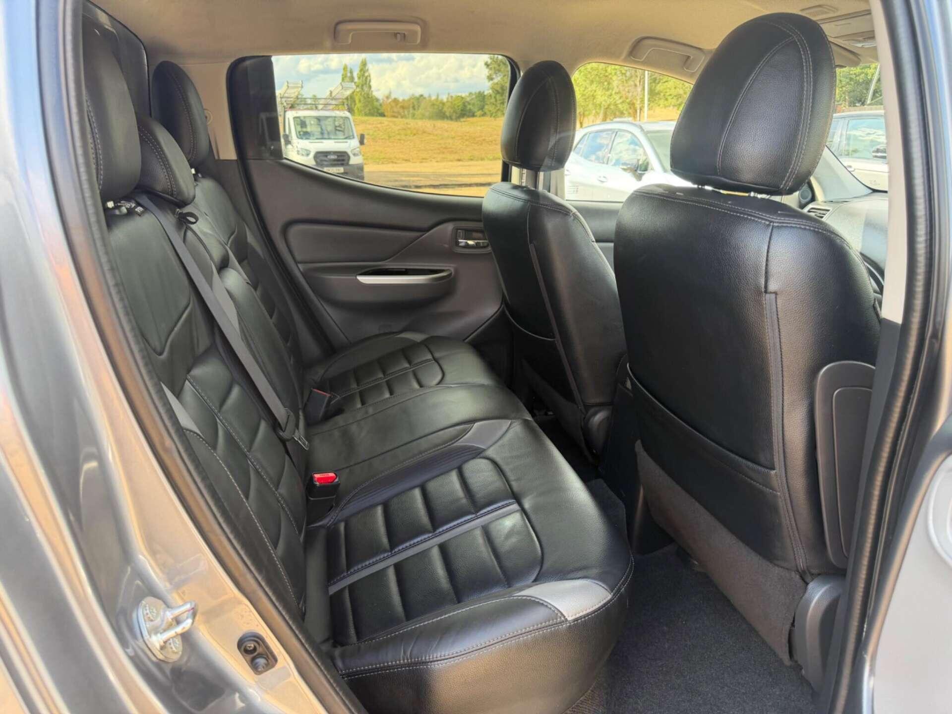 Mitsubishi L200 view 15