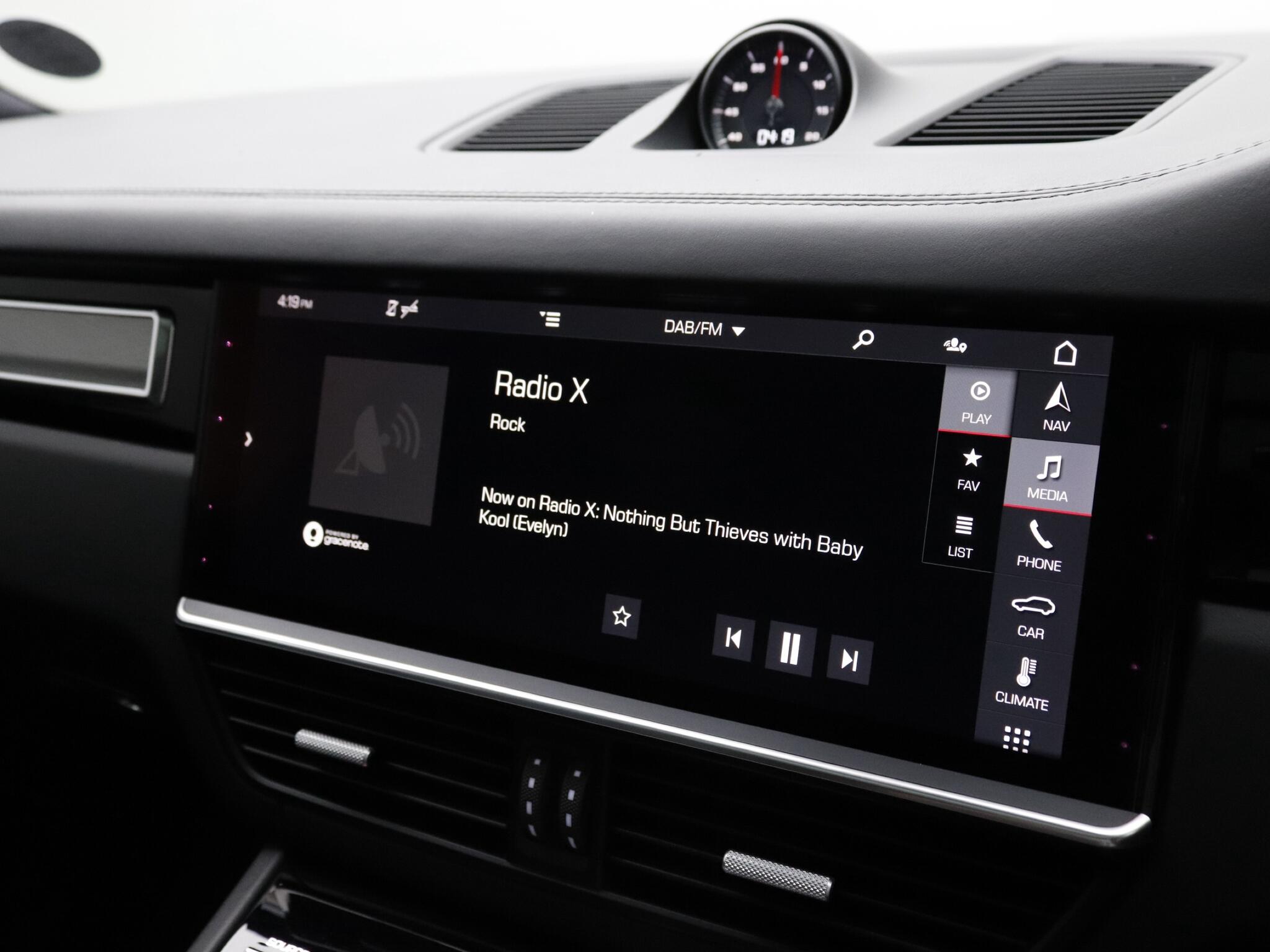 Porsche Cayenne view 33