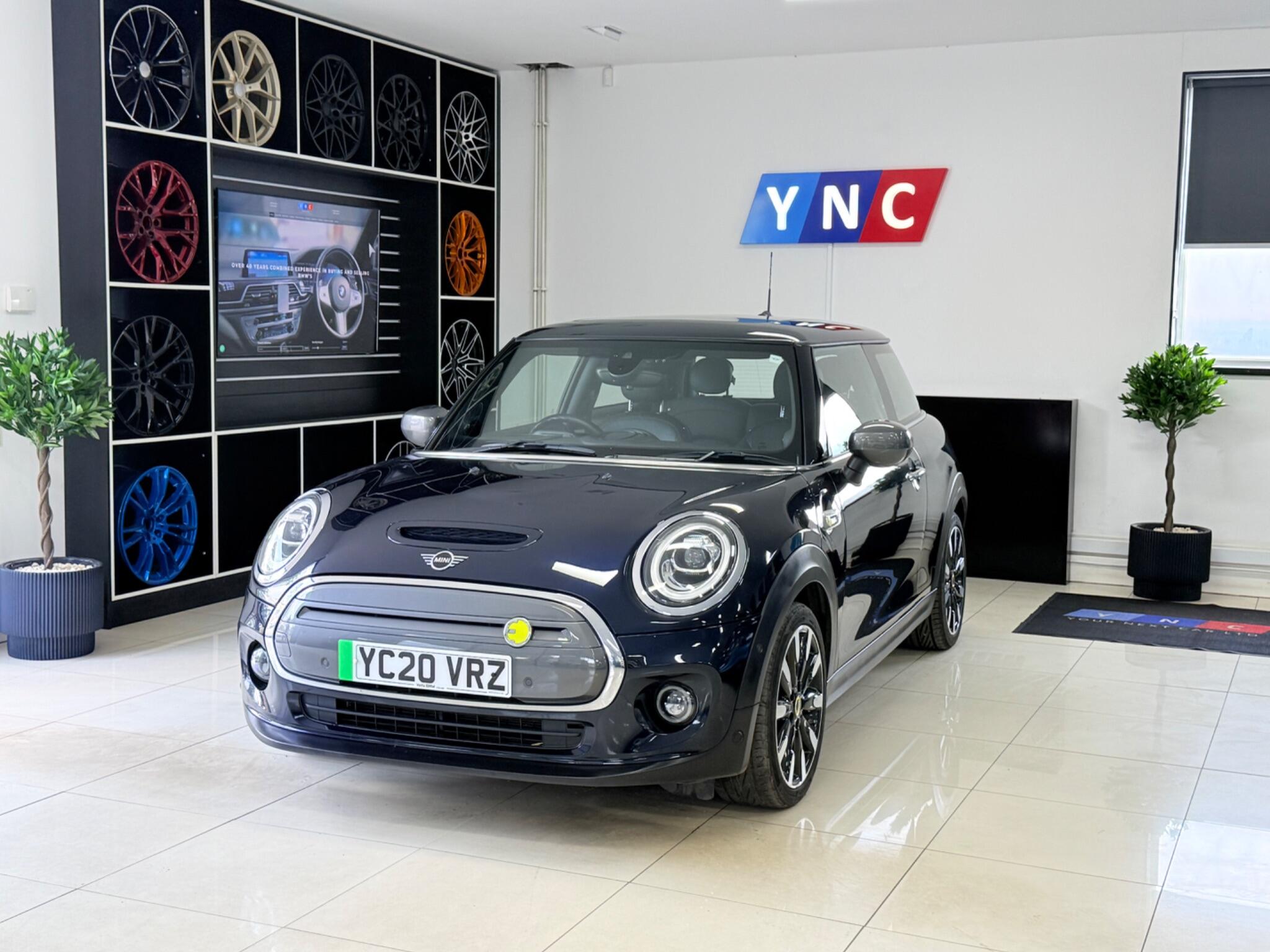 MINI Hatch view 3