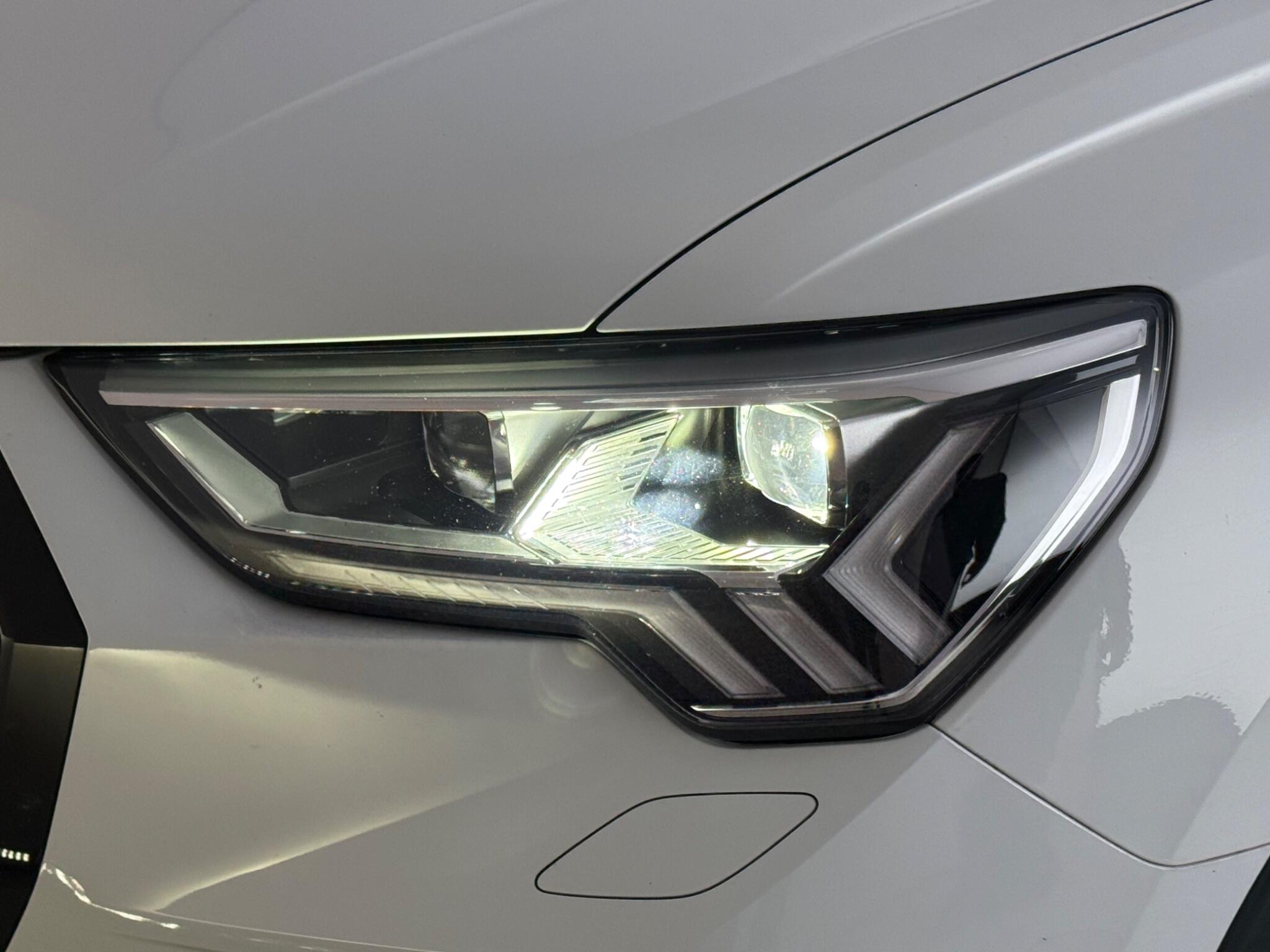 Audi Q3 view 13