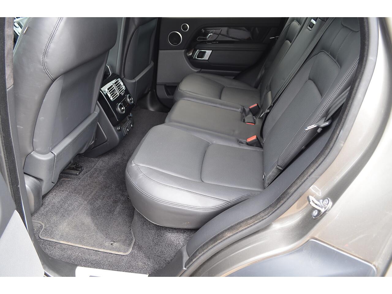 Land Rover Range Rover view 22