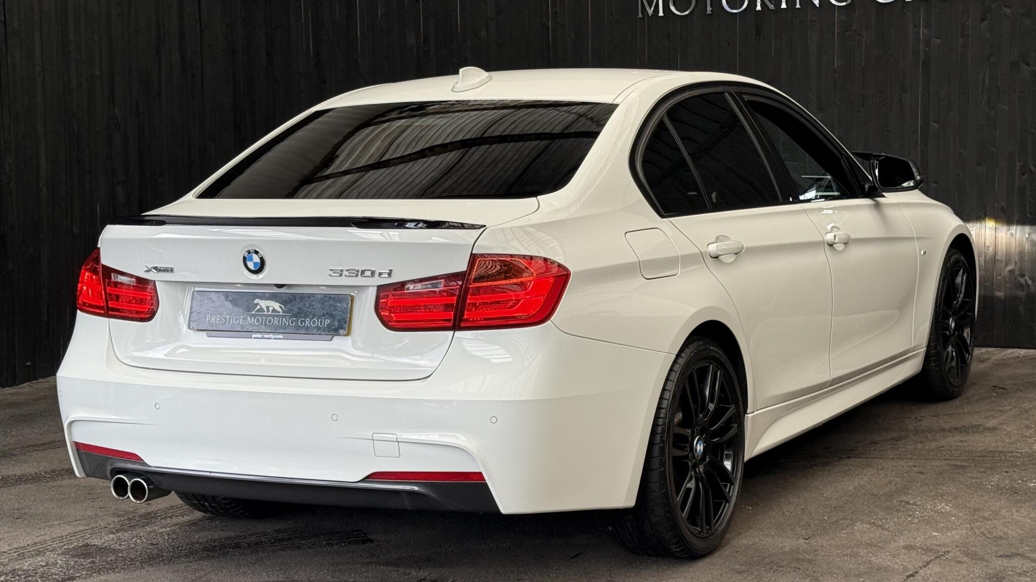 BMW 3 Series view 16