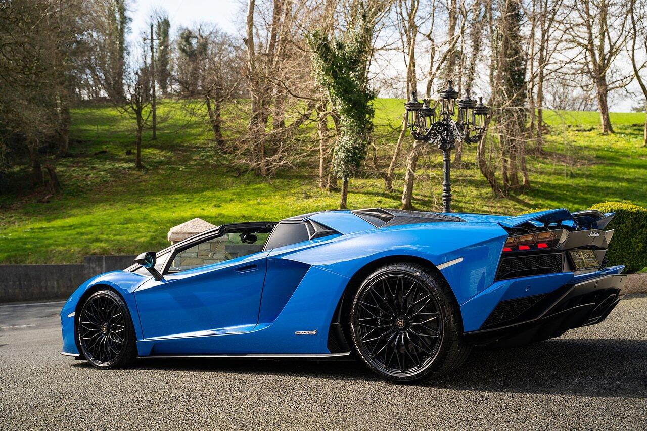 Lamborghini Aventador view 92