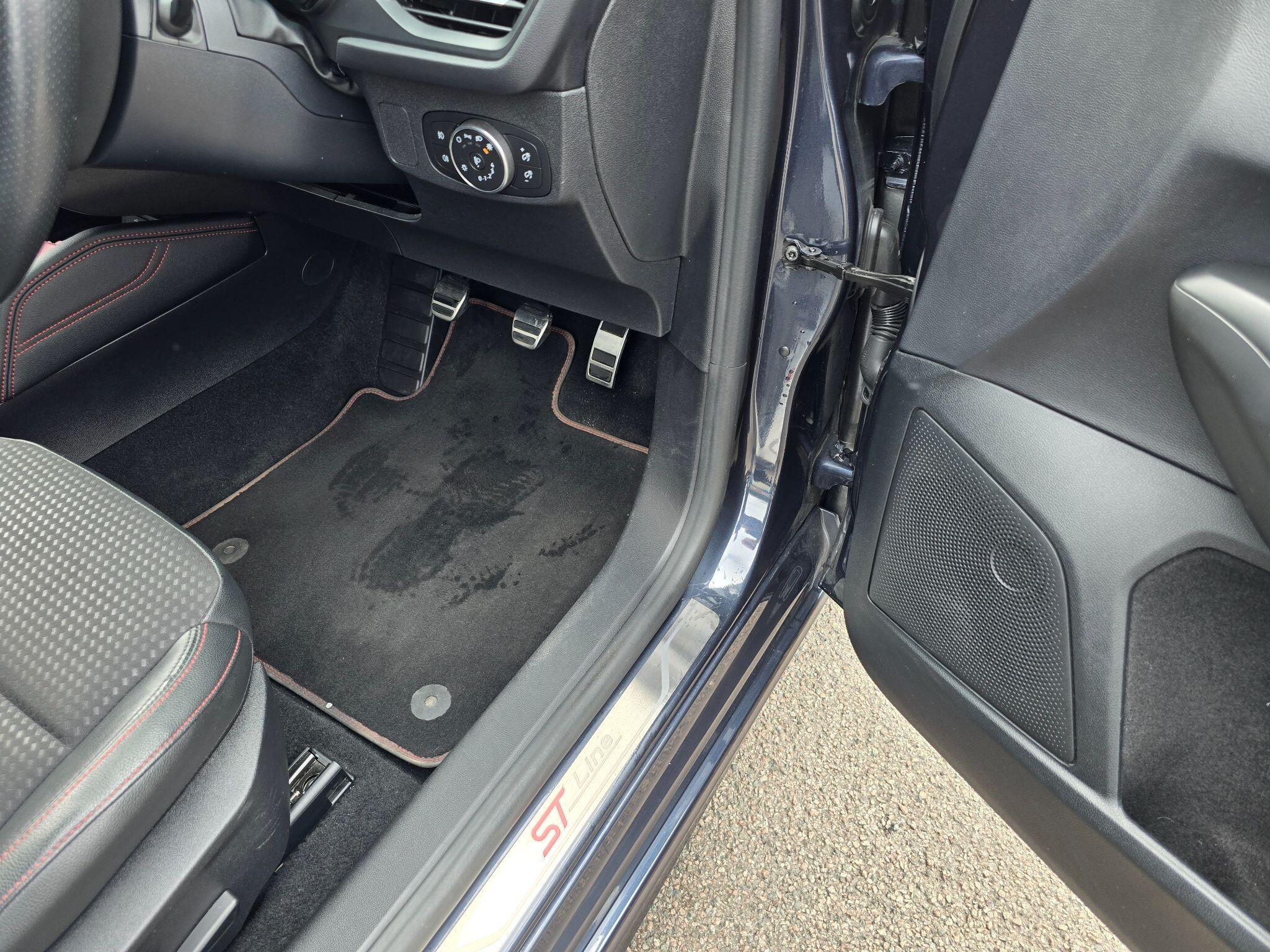 Ford Focus view 40