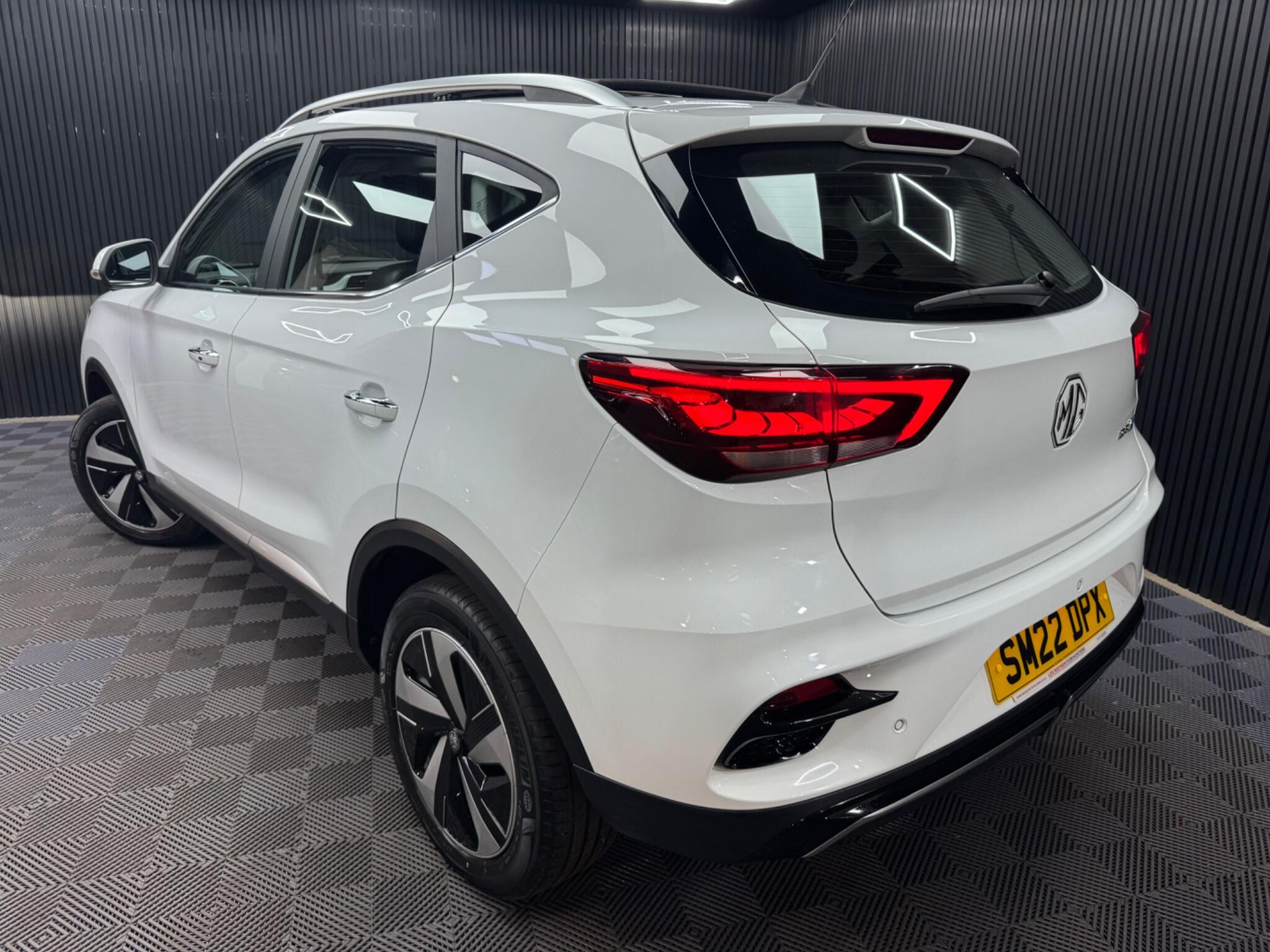 MG ZS view 3