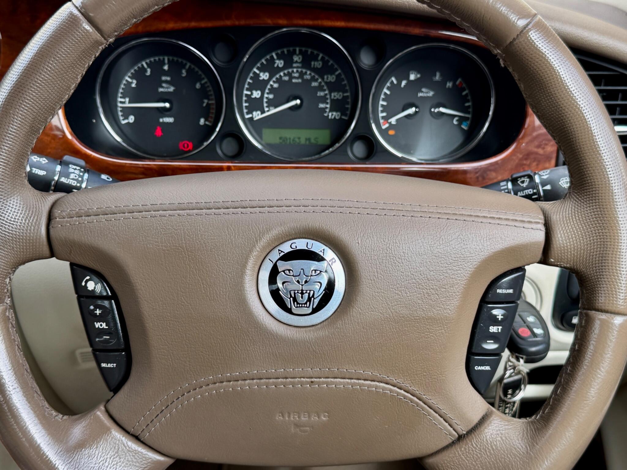 Jaguar XJ view 23