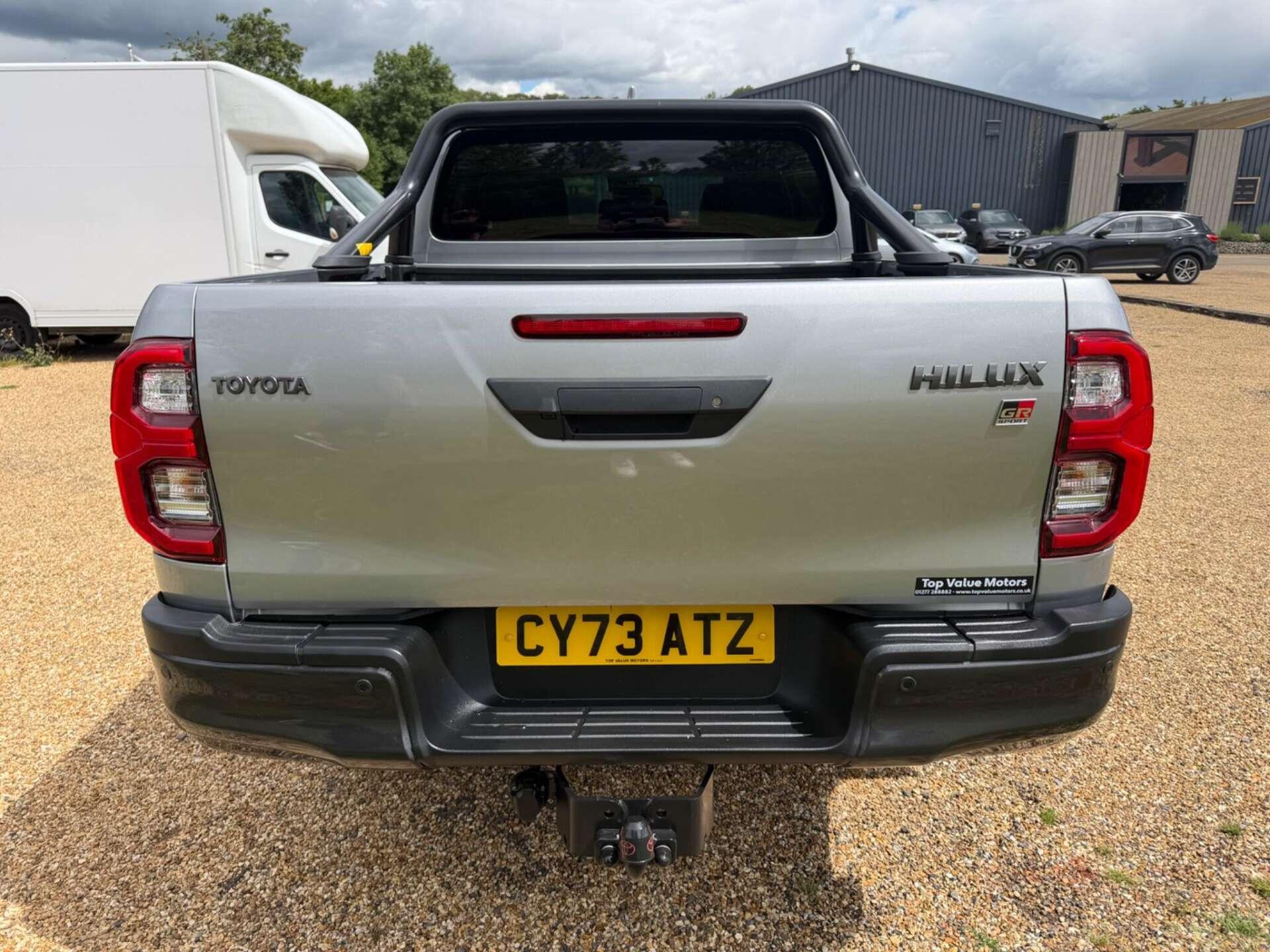Toyota Hilux view 6