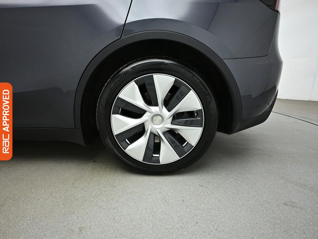 Tesla Model Y view 32