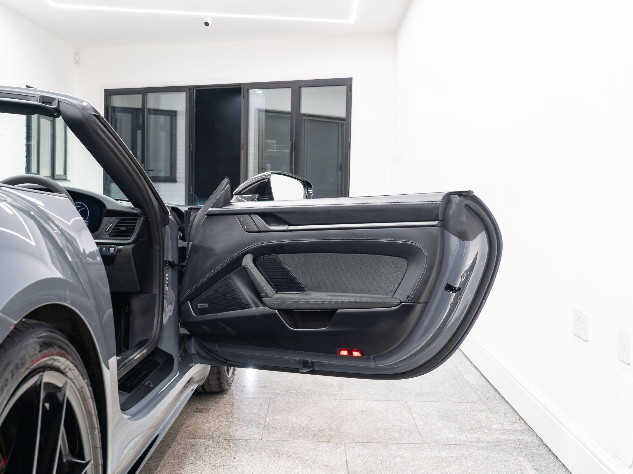 Porsche 911 view 25