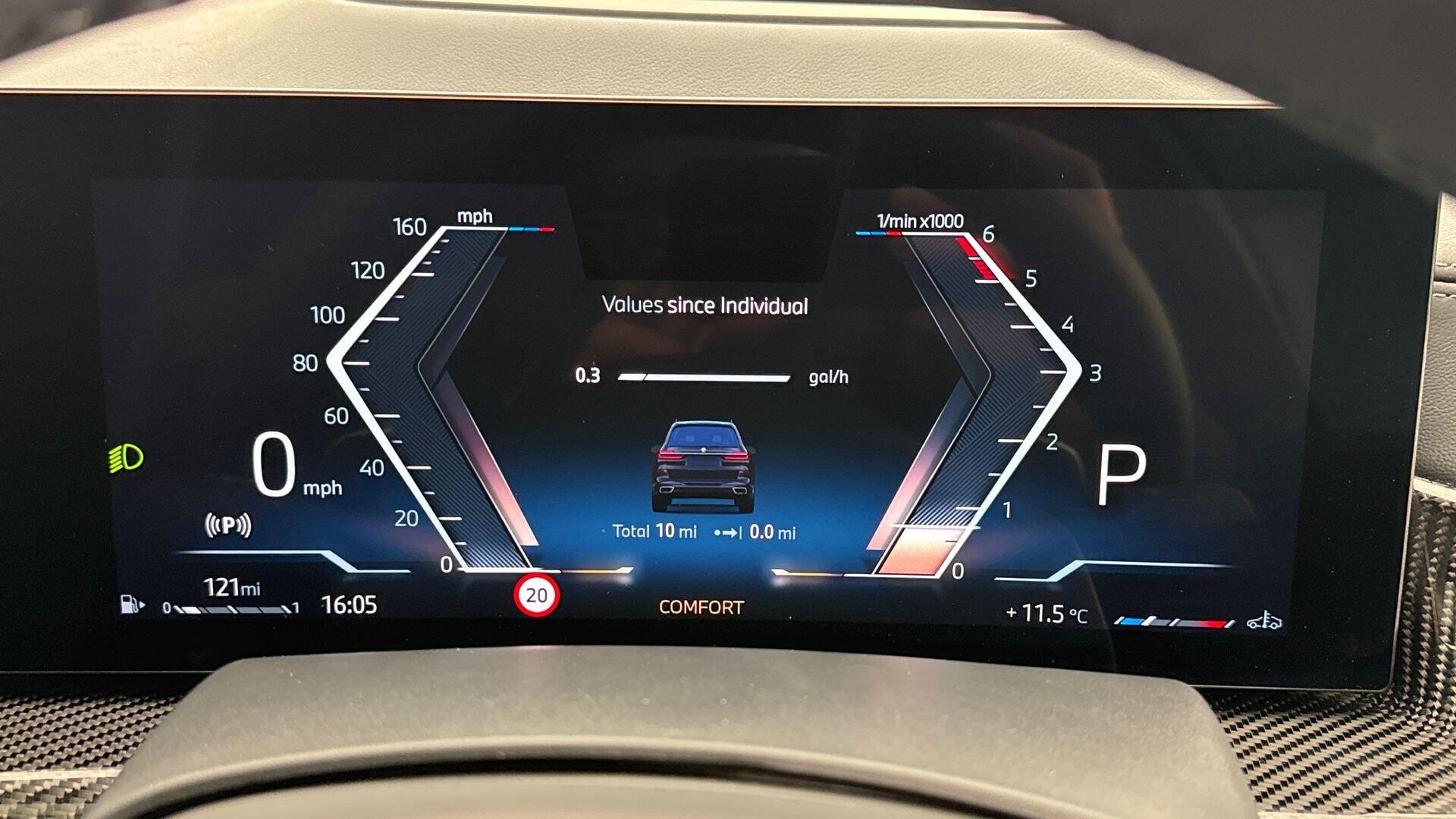 BMW X7 view 9