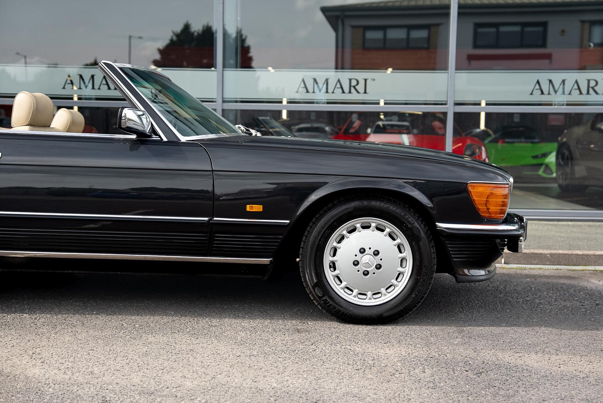 Mercedes-Benz 500 SL view 19
