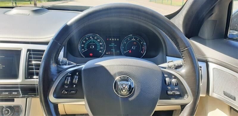 2014 Jaguar XF image 23