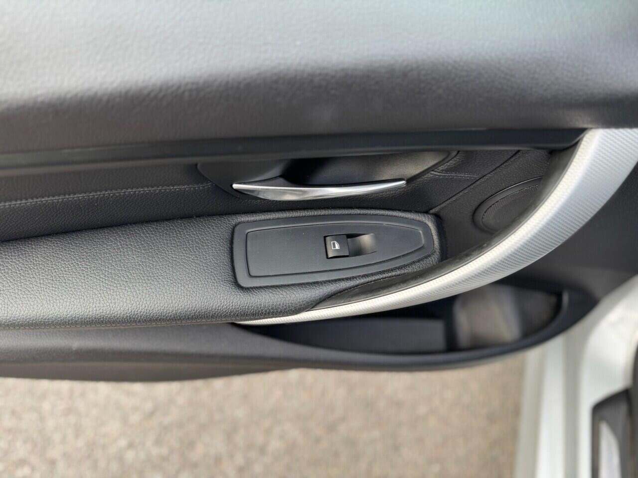 BMW 3 Series view 26