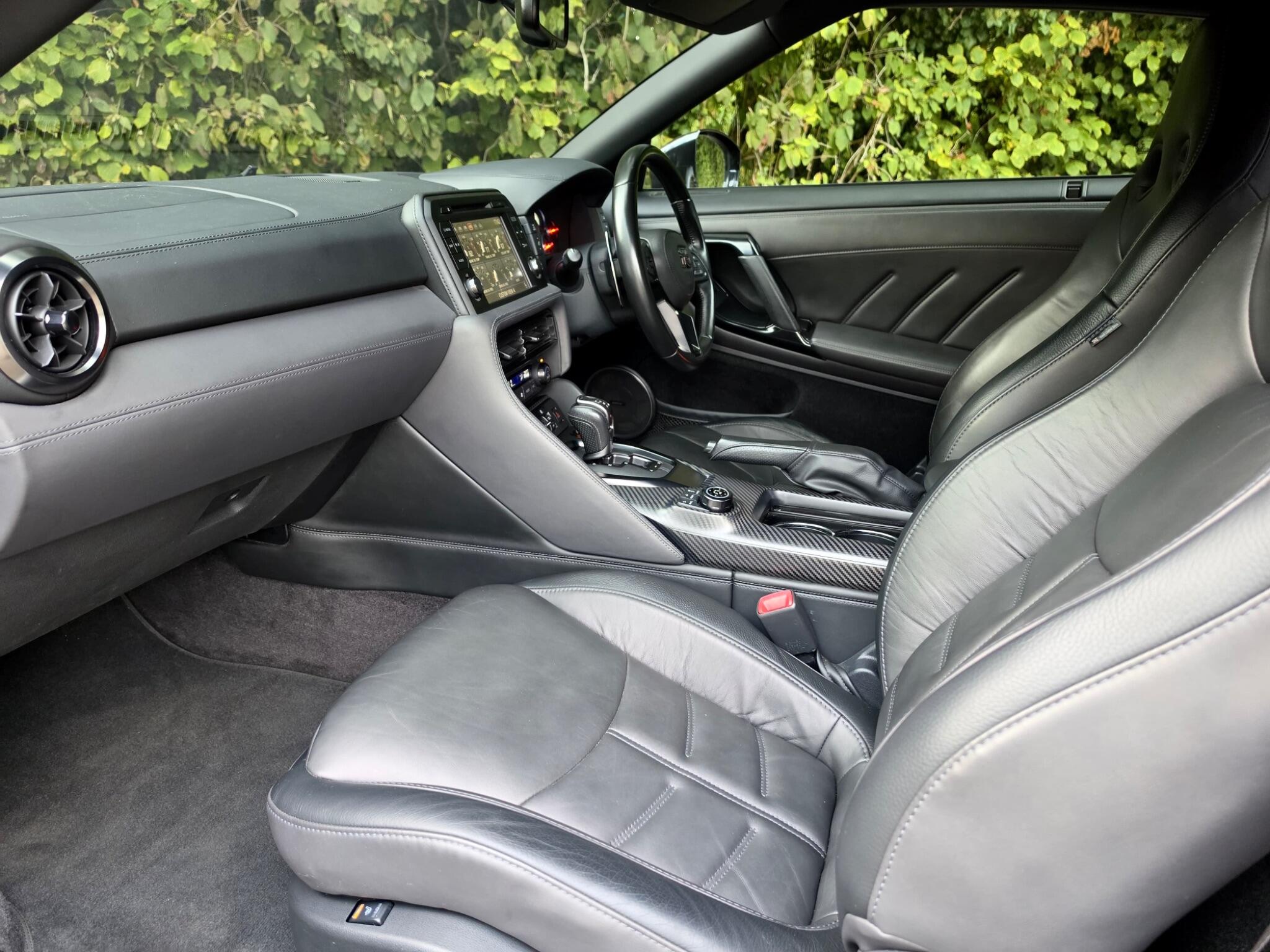 Nissan GT-R view 6