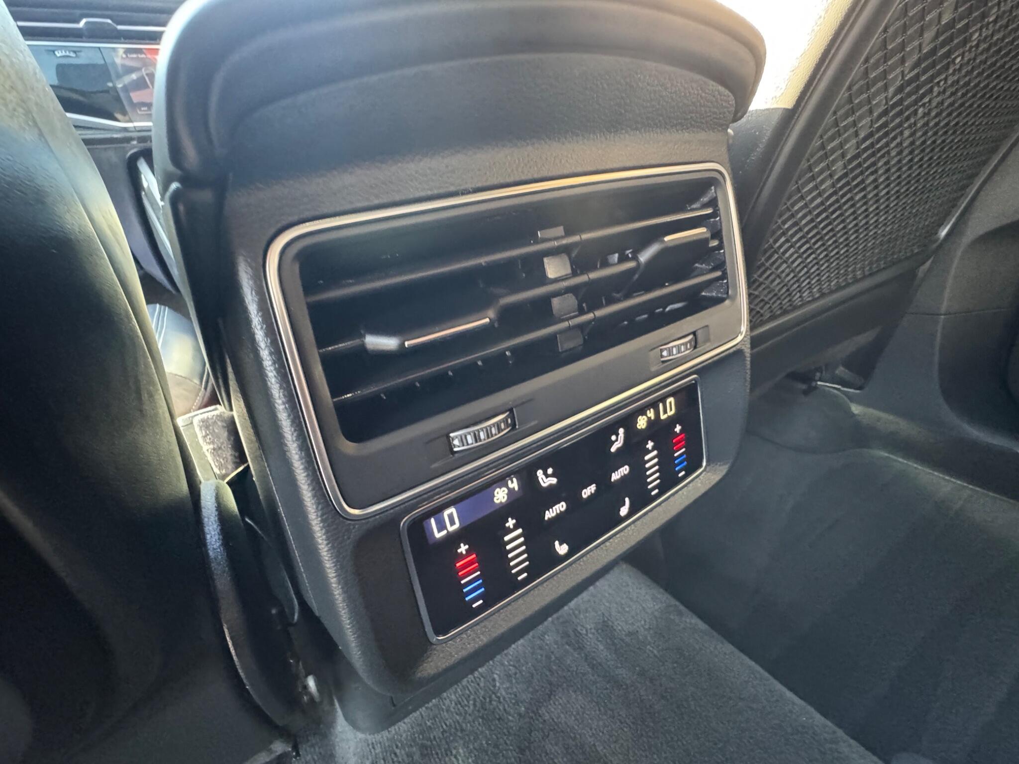 Audi Q8 view 14