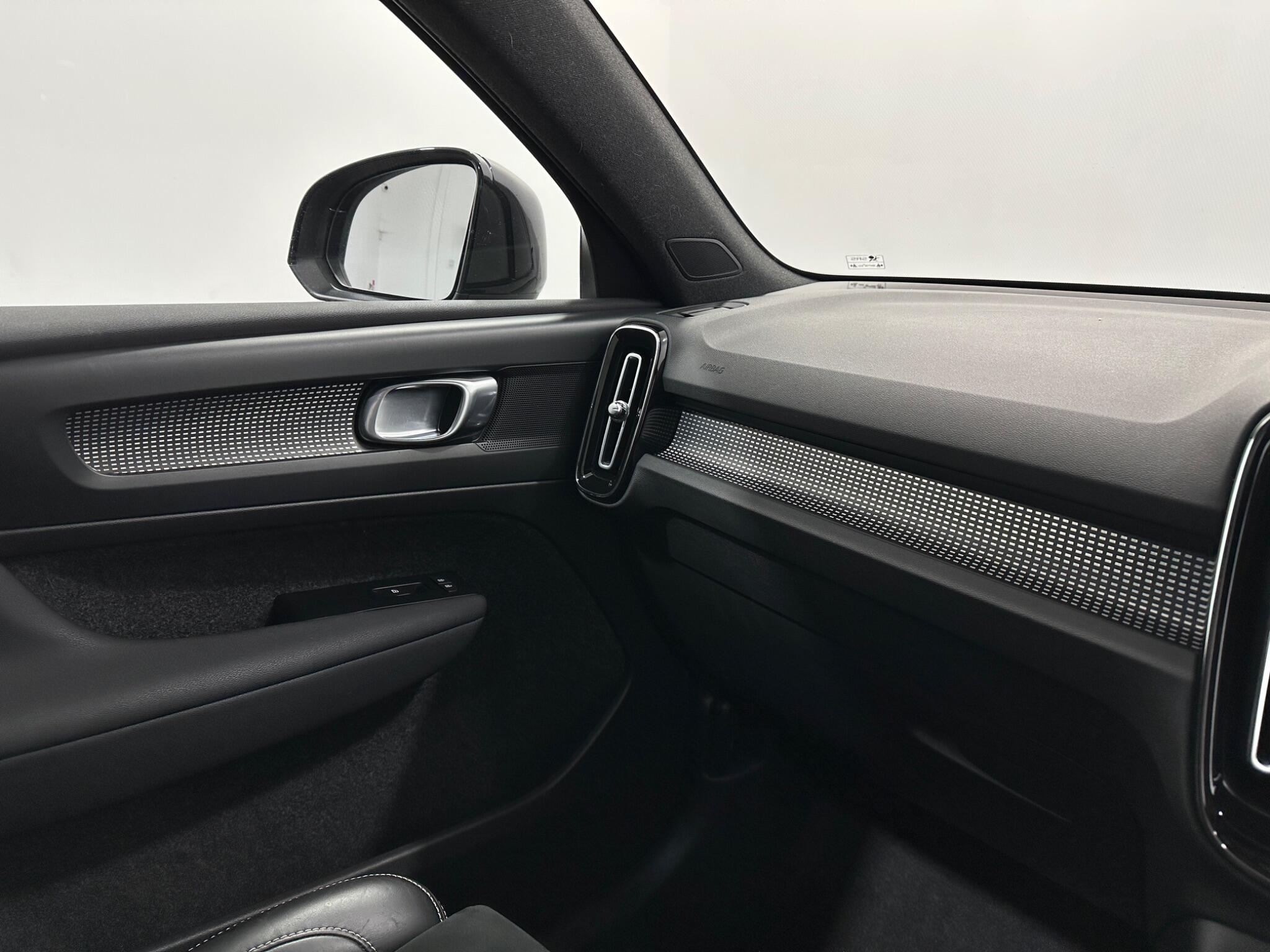 Volvo XC40 view 24