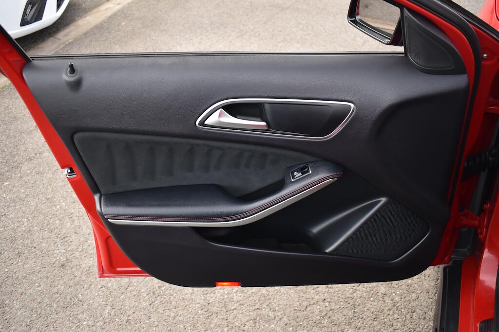 Mercedes-Benz Gla view 40