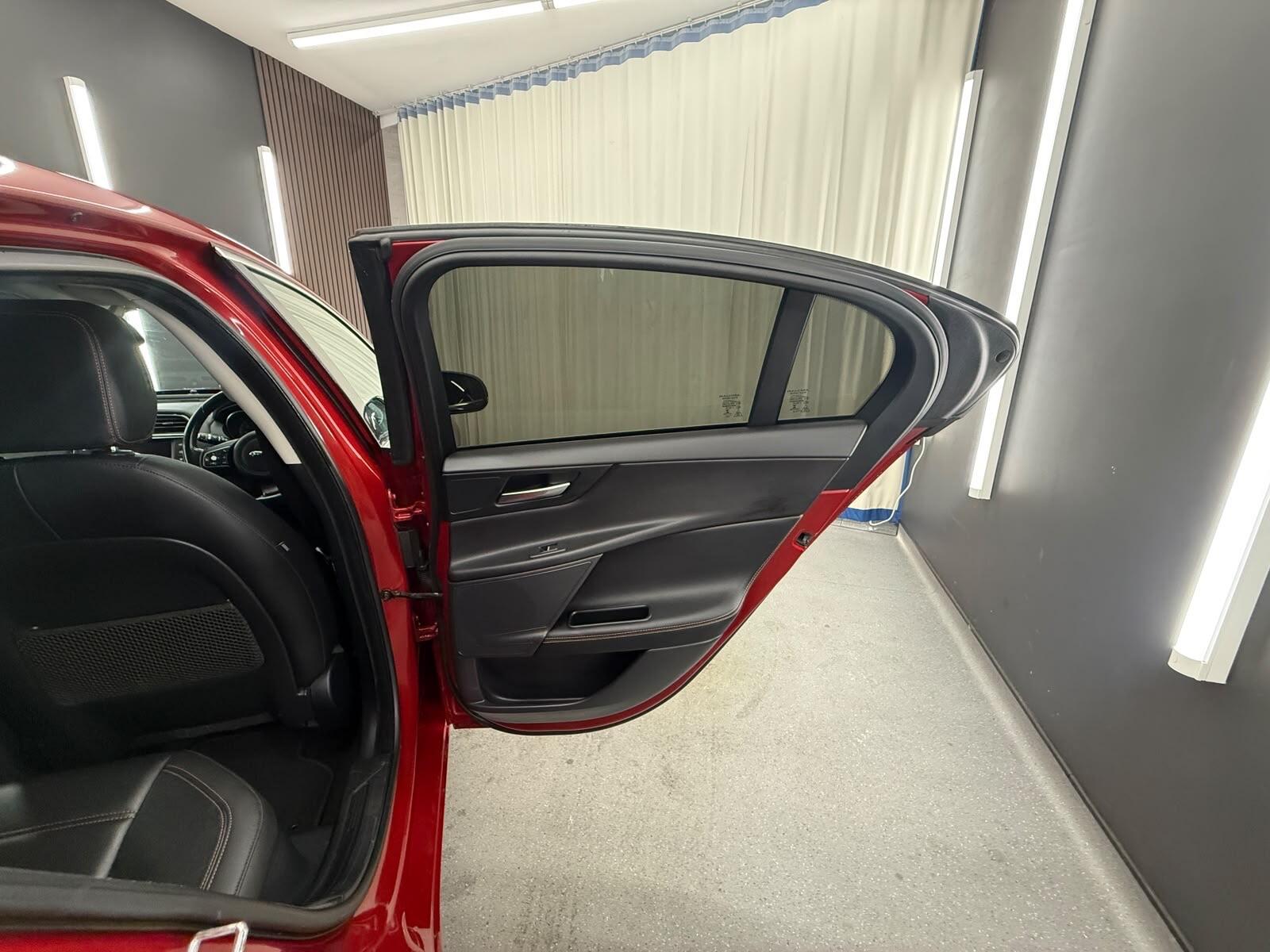 Jaguar Xe view 16