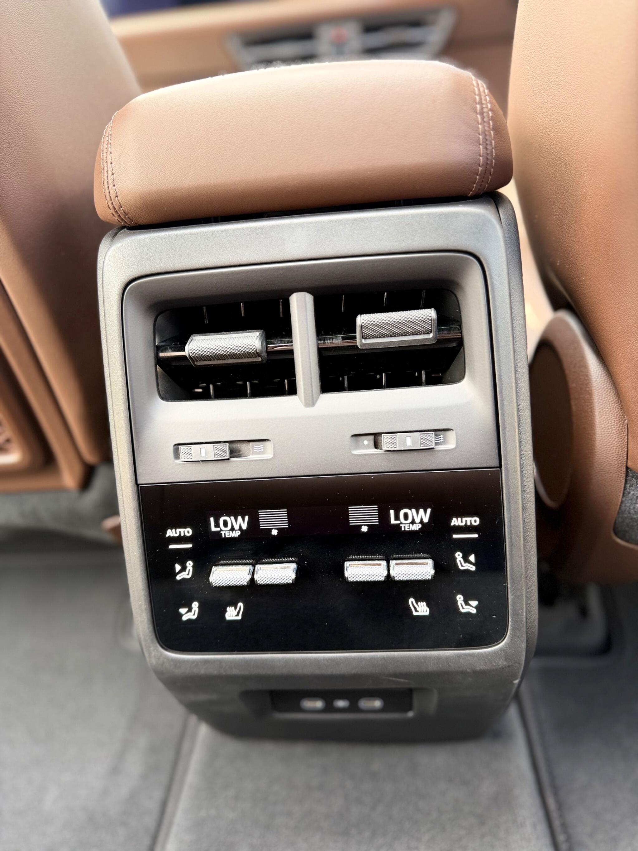Porsche Macan view 23