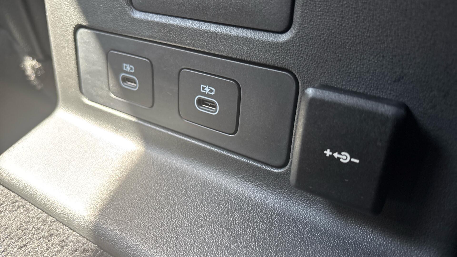 Land Rover Range Rover Velar view 29