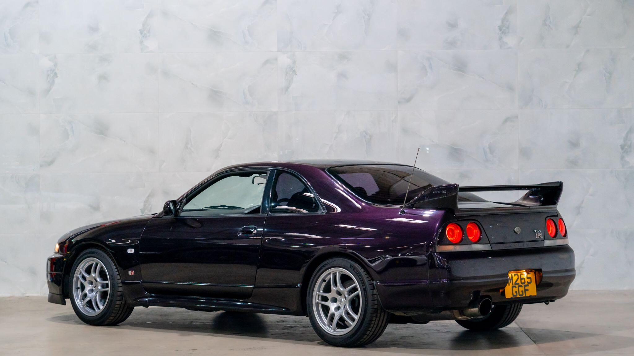 Nissan Skyline view 5
