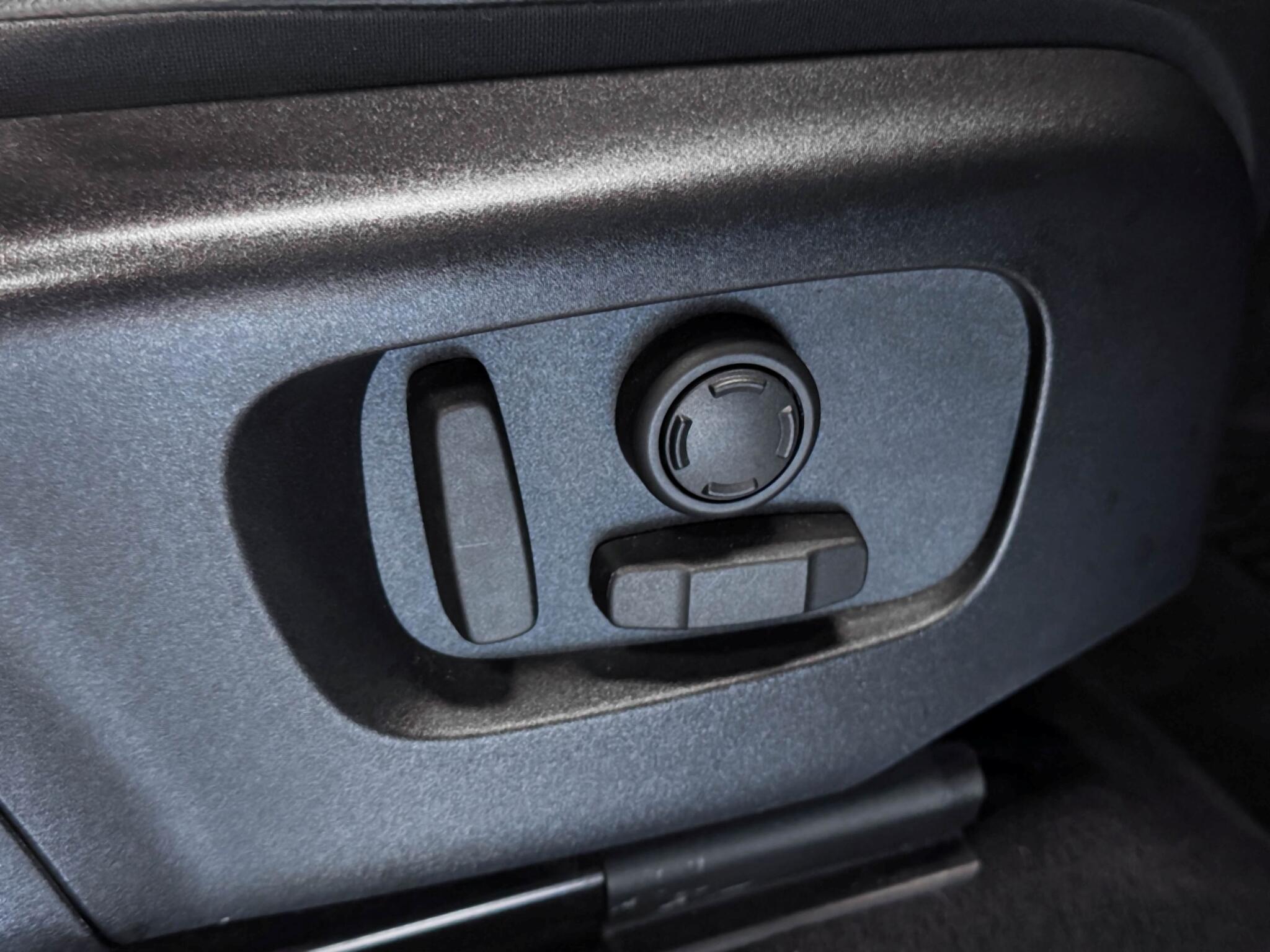 Land Rover Range Rover Evoque view 32