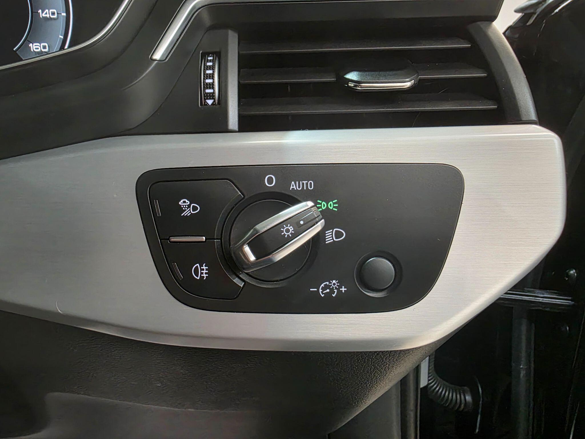 Audi A4 view 18