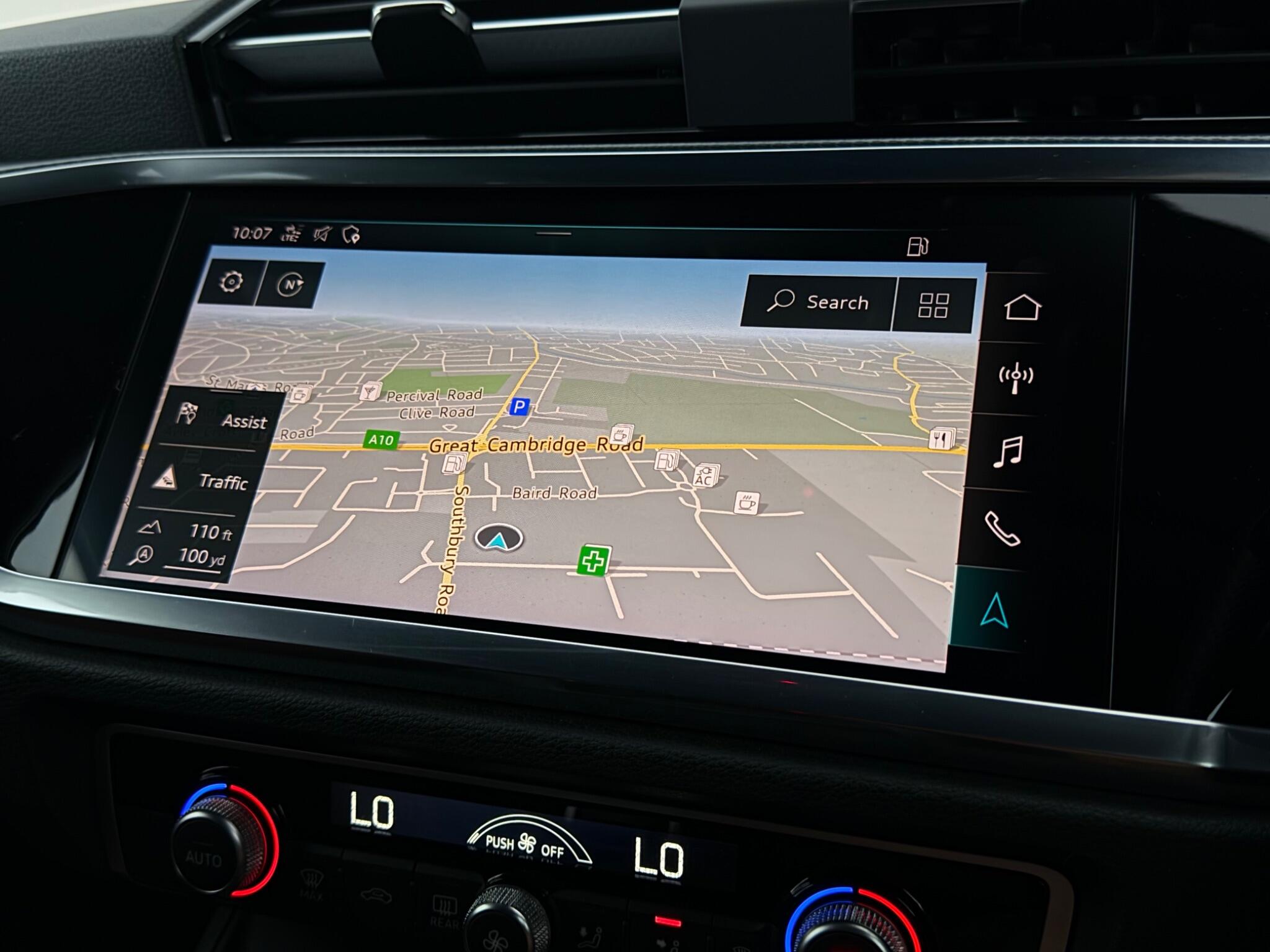 Audi Q3 view 27